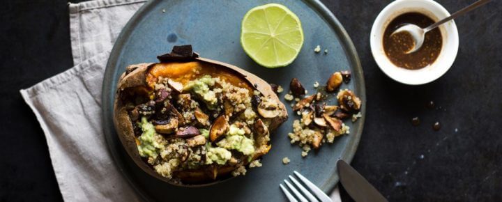 Desayuno saludable con patata dulce horneada