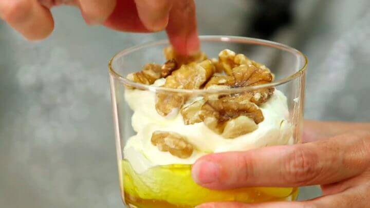 Receta de yogur con nueces baja en colesterol