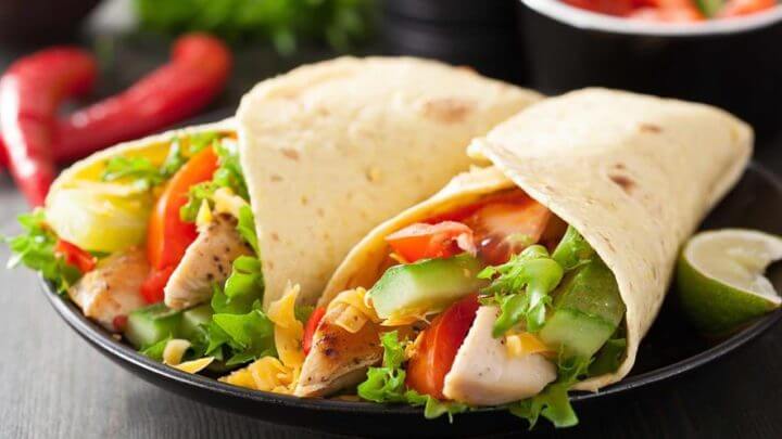 Cómo hacer un burrito de pollo y semillas de sésamo