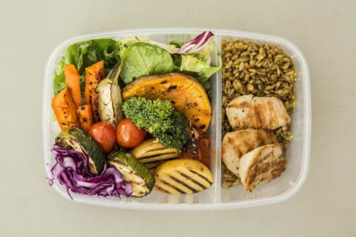 Regular tus porciones de comida los fines de semana