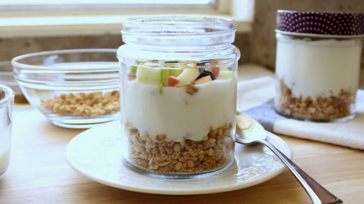 Cómo hacer un parfait de manzana y avena