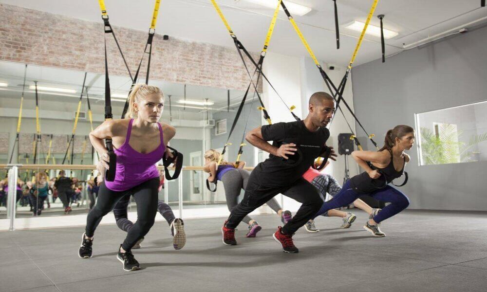 iniciación en entrenamiento en suspensión o TRX ejercicio de carrera resistida
