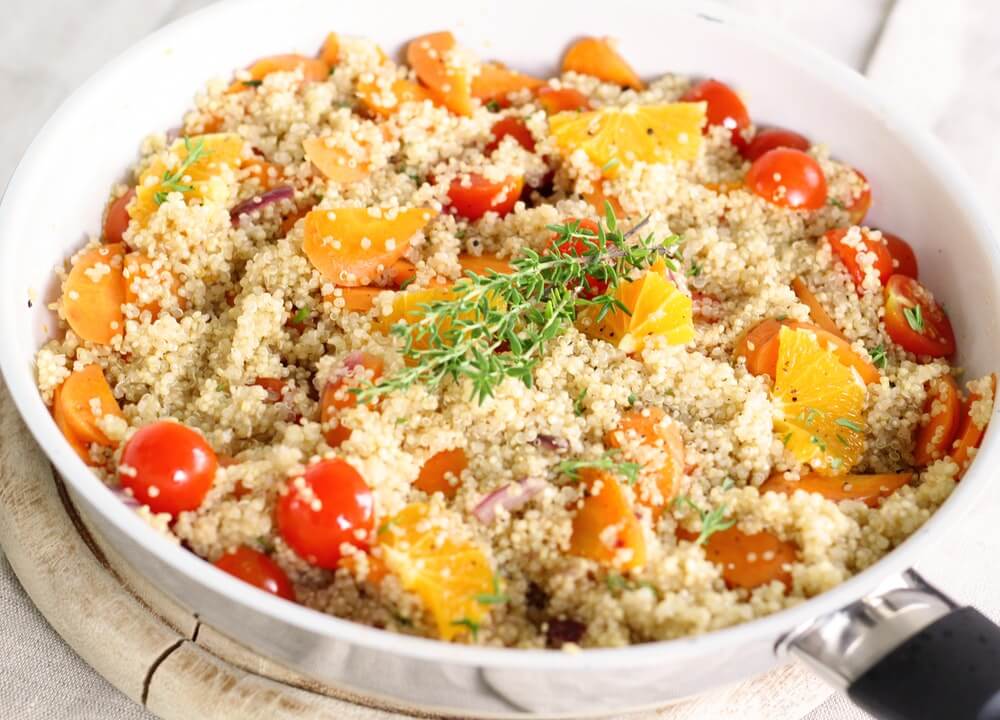 La quinoa es uno de los alimentos que puedes agregar a la dieta alta en calorías para veganos