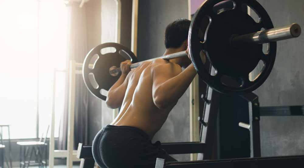 Cómo mejorar la sentadilla con peso