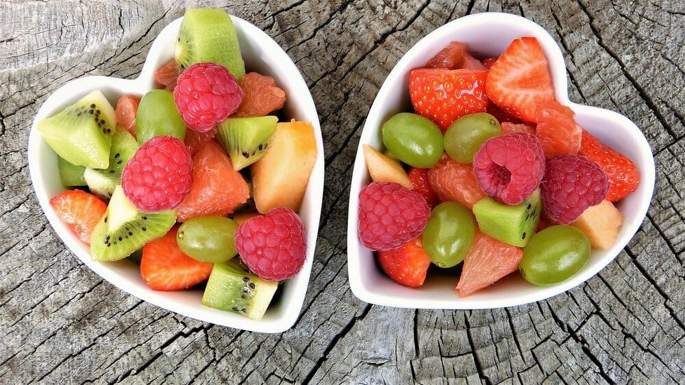 Fruta fresca para desayunos veganos