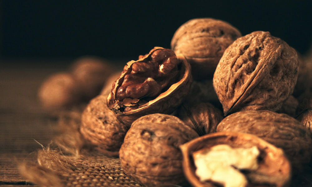 Propiedades de las nueces que ayudan a mejorar la calidad de vida y salud reproductiva masculina