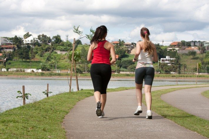 andar o correr para perder peso