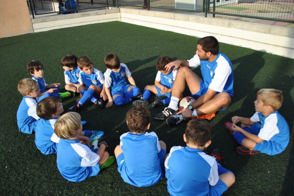 ninos con profesor