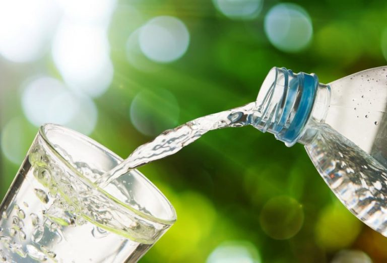 ¿Es beneficiosa el agua alcalina?
