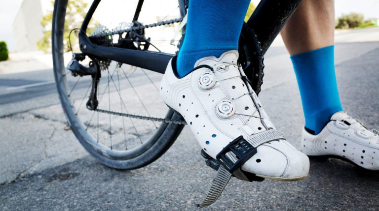 Evitar el entumecimiento en los pies al practicar ciclismo