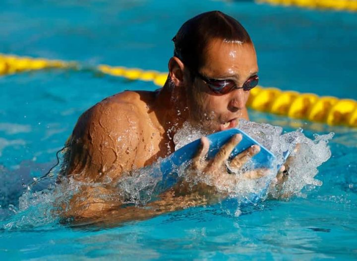 Cómo utilizar los accesorios de natación para mejorar el rendimiento