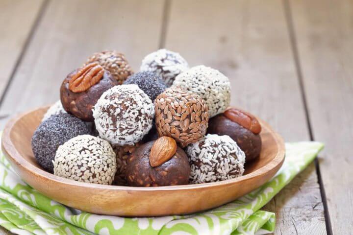 5 recetas para hacer tus propias bolitas de energía en casa