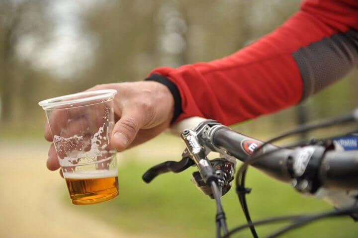 efectos del alcohol luego de un duro entrenamiento de ciclismo