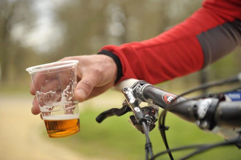 efectos del alcohol luego de un duro entrenamiento de ciclismo