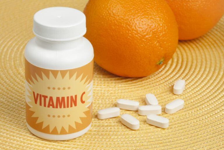 ¿Trae efectos secundarios tomar mucha vitamina C?