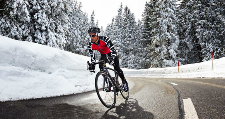 Cómo debe protegerse un ciclista en invierno