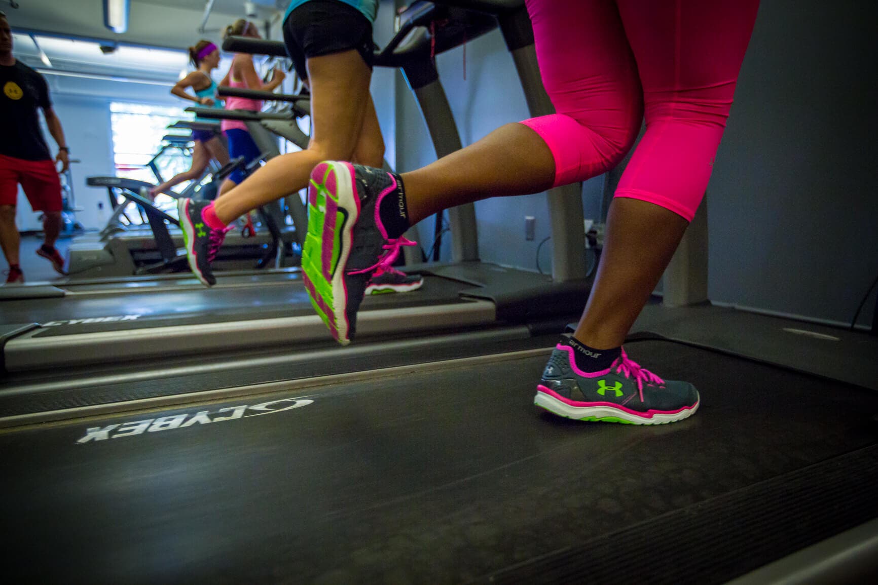 Cómo escoger las mejores zapatillas para entrenar en el gym? - Movimiento  Base