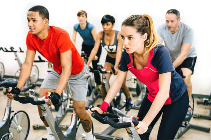 Ciclismo en casa sin tener que comprarte una Peloton
