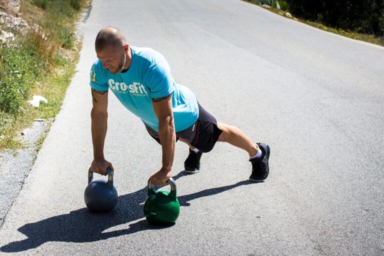 La rutina definitiva de ejercicios con kettlebell para quemar grasa