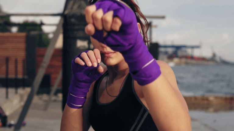 ¿Cómo vendarse las manos correctamente para boxear?