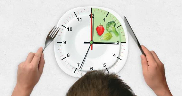 Los peligros de hacer la dieta OMAD
