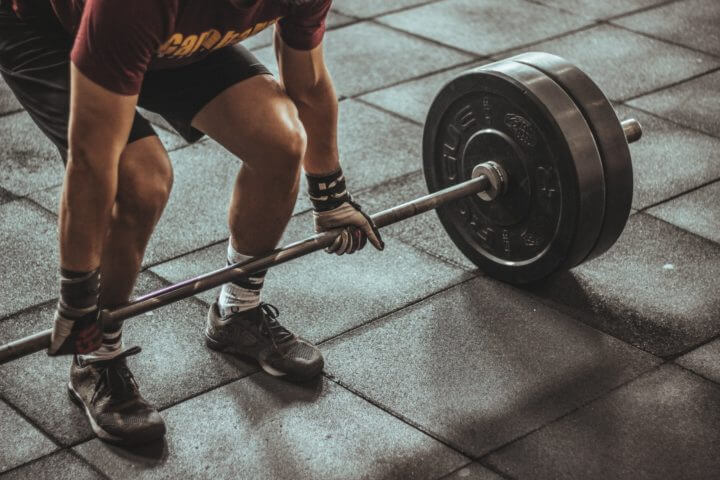 Peso muerto para fortalecer las piernas