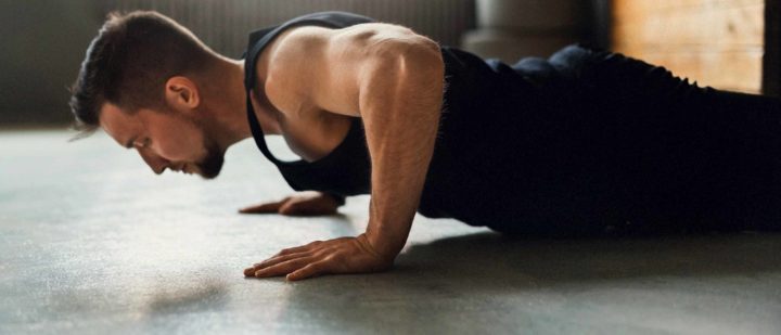 Rutina HIIT casera con peso corporal