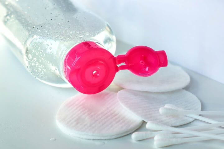 Beneficios del uso del agua micelar