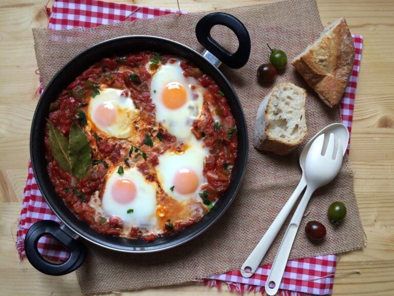 Consejos para preparar desayunos proteicos con shaksukha