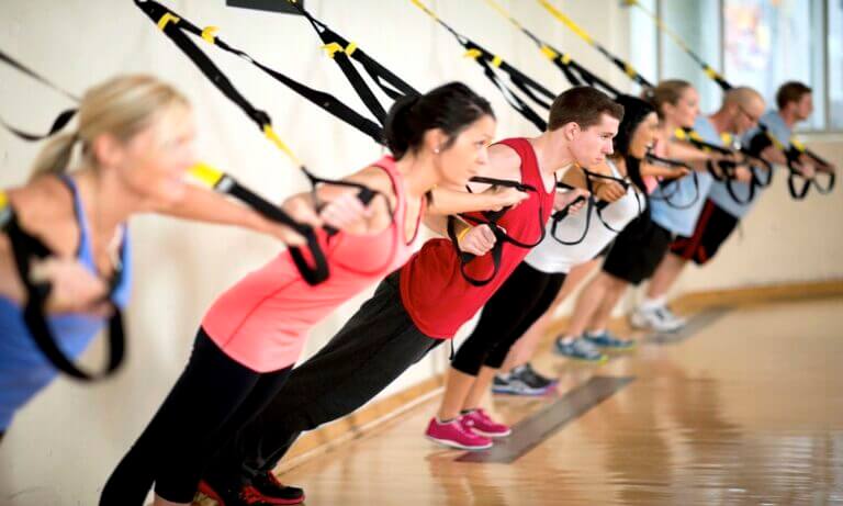 Rutina de iniciación en entrenamiento en suspensión o TRX