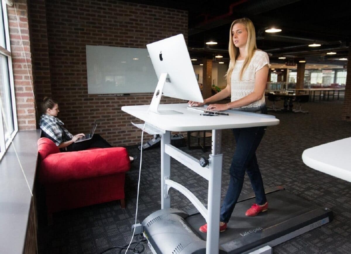 3 Cintas de correr para escritorio elevable que puedes usar mientras  trabajas