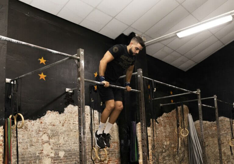 ejercicios de calistenia que puedes hacer en el gimnasio